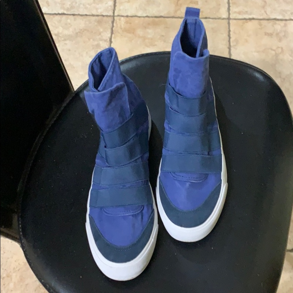 Man shoes US size 9 really cool shoes!!!